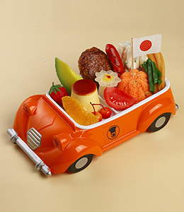 ニイミオリジナル　オープンカーランチ皿（オレンジ／車）